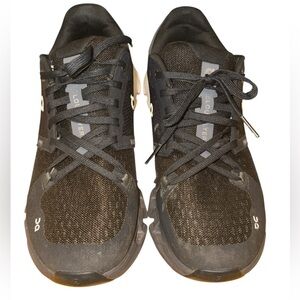 On Running Cloudflyer Women’s Black White Sneakers 8.5